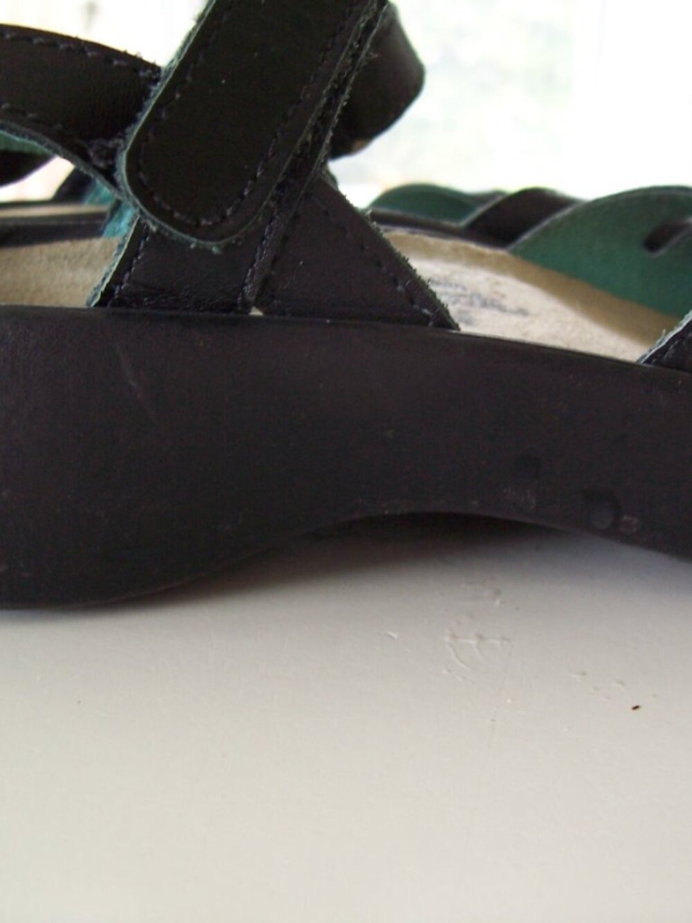 Naot Black Leather sandal US size 7 In Very Good Condition - Picture 3 of 5